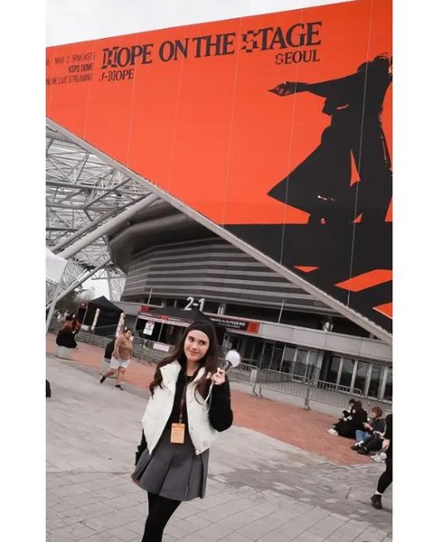 Potret Audi Marissa nonton konser J-Hope BTS di Korea. (sumber: Instagram/audimarissa)