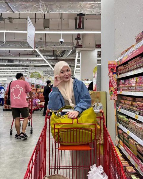 Momen Ayana Moon Jalani Ramadhan di Indonesia. (sumber: Instagram/xolovelyayana)