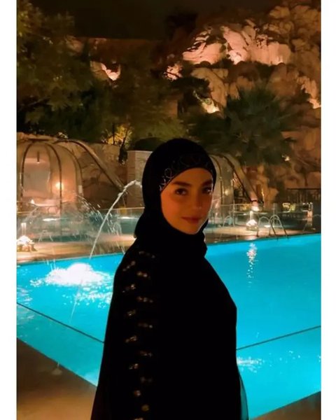 Potret Celine Evangelista antusias belajar Islam setelah mualaf. (sumber: Instagram/celine_evangelista)
