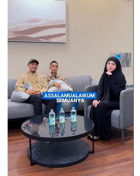 Potret Celine Evangelista antusias belajar Islam setelah mualaf. (sumber: Instagram/celine_evangelista)