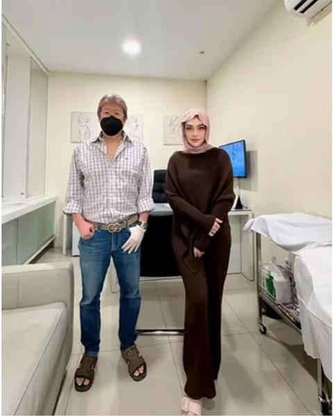 Potret Celine Evangelista antusias belajar Islam setelah mualaf. (sumber: Instagram/celine_evangelista)