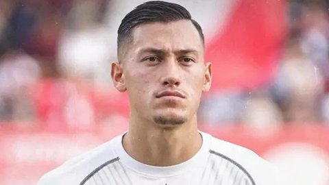 Jay Idzes tampil dalam pertandingan Serie A antara Juventus melawan Venezia pada hari Minggu, 15 Desember 2024.