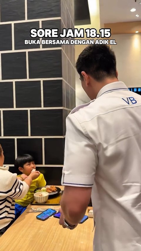 Potret Verrell Bramasta Tetap Aktif Kerja di Bulan Ramadhan, Kegiatan Full dari Imsak hingga Maghrib