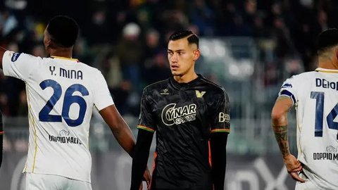 Ilustrasi - Mees Hilgers, FC Twente dan Timnas Indonesia (Bola.com/Adreanus Titus)