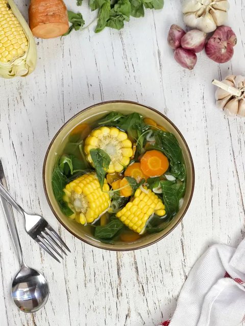 Masak Sayur Bening dengan bayam, jagung manis dan Royco Kaldu Jamur.