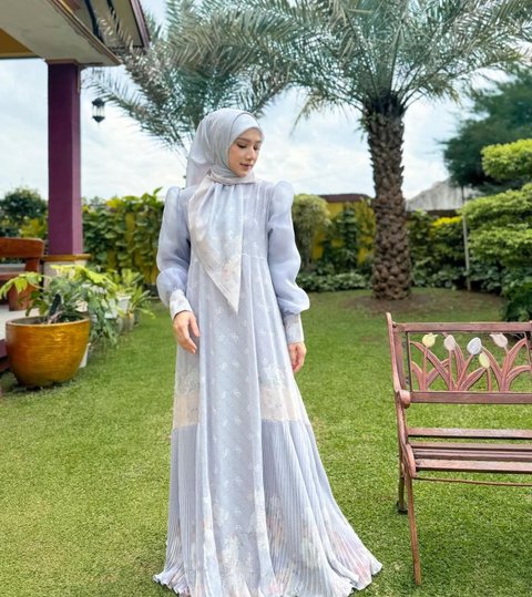 Potret Sederhana Indri Giana, Istri Ustaz Riza yang Pesonanya Bikin Netizen Terpukau