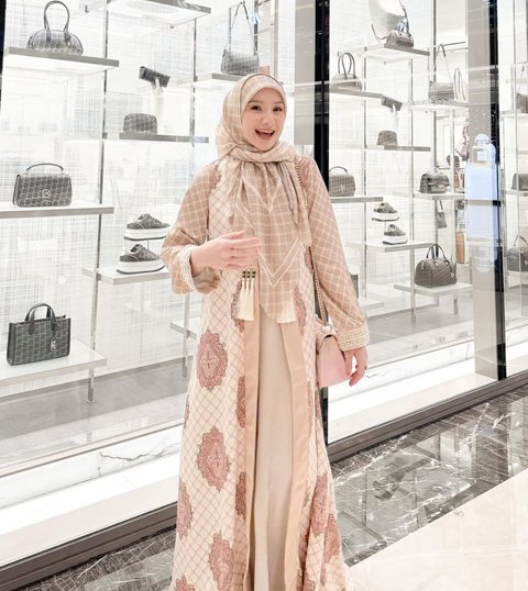 Potret Sederhana Indri Giana, Istri Ustaz Riza yang Pesonanya Bikin Netizen Terpukau