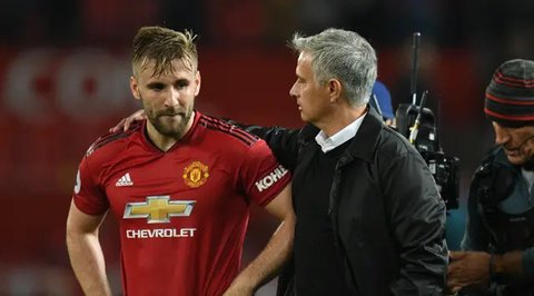 Jose Mourinho bermain untuk klub Rio Ave 1980, Mou berganti klub ke Belenenses, Sesimbra dan Comrcio e Indstria. Kurang sukses sebagai pemain, Mou banting setir jadi pelatih dan sukses be