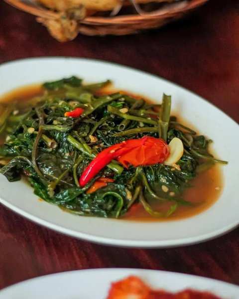 Resep Masakan Rumahan Tumis Kangkung.  foto: Instagram @ig.basenk