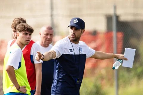 Ekspresi bahagia pelatih Manchester City, Pep Guardiola saat merayakan gol yang dicetak oleh Jeremy Doku ke gawang Nottingham Forest pada laga lanjutan Liga Inggris 2024/2025 di Etihad Sta