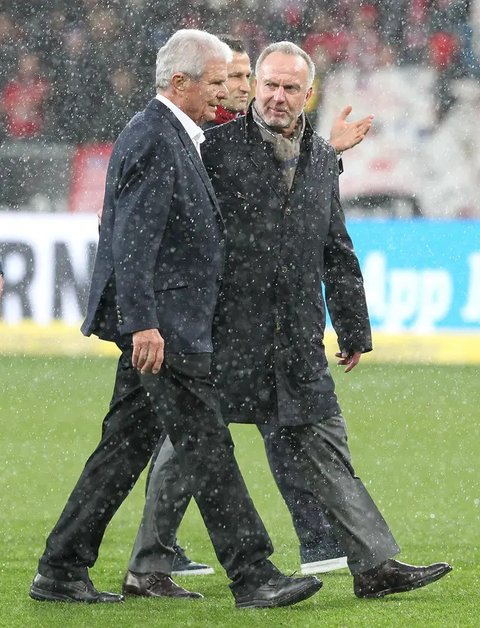 Pemilik Manchester City asal Uni Emirat Arab, Sheikh Mansour. (AFP/Andrew Yates)