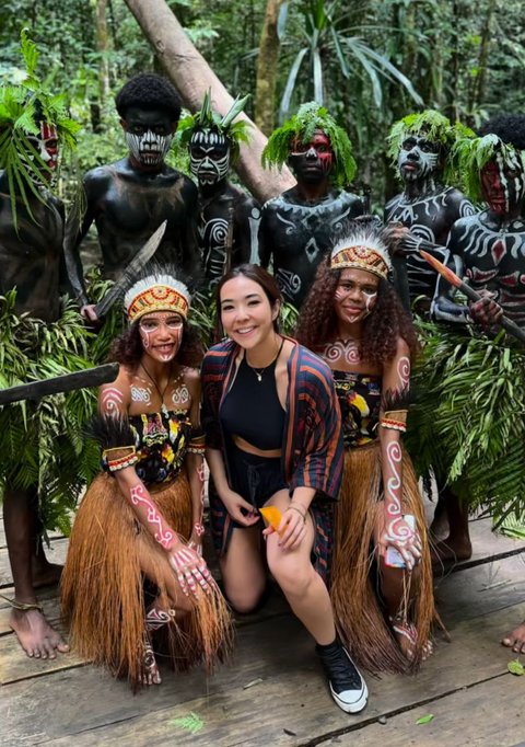 7 Potret Gisel Nikmati Pesona Kali Biru Papua, Dapat Kejutan Tak Terduga di Tengah Perjalanan