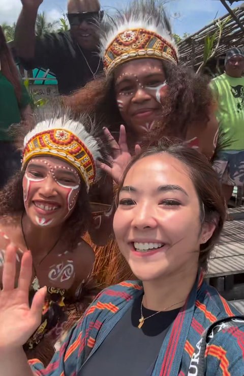 7 Potret Gisel Nikmati Pesona Kali Biru Papua, Dapat Kejutan Tak Terduga di Tengah Perjalanan