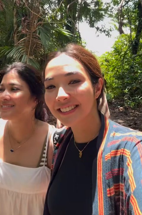 7 Potret Gisel Nikmati Pesona Kali Biru Papua, Dapat Kejutan Tak Terduga di Tengah Perjalanan