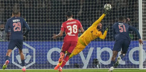 Kiper Terbaik Dunia! 9 Penyelamatan Alisson Becker pada Duel Liverpool Lawan PSG