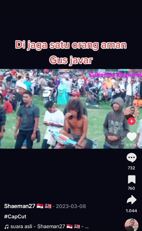 Gus Akira dikabarkan adalah putra bungsu dari Kyai yang memiliki memiliki pondok pesantren di Sambi Cilik, Gondangwetan, Pasuruan. Hal tersebut diungkap oleh Elly, orang kepercayaan Gus Akira. "Gus Javar sebenarnya adalah anak terakhir Kyai pemilik Pondok Pesantren di Sambi Cilik," terang Elly dilansir dari wartabromo.com.