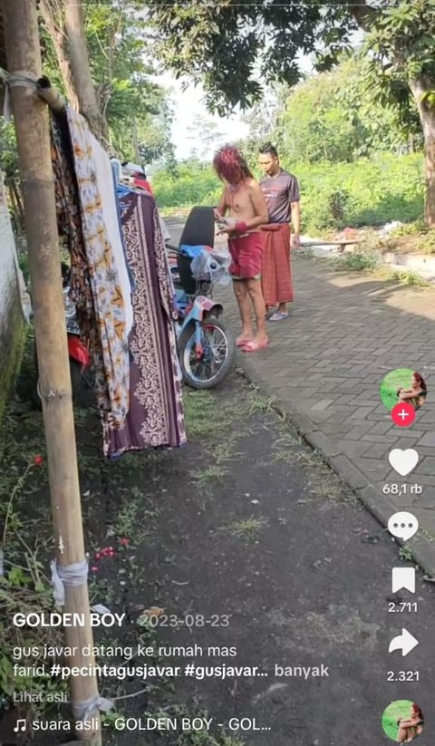 Gus Akira ternyata memiliki akun Youtube dan menghasilkan pundi-pundi uang untuk Yulianto Agung, sosok di balik akun tersebut. Kepada wartabromo,com, Agung mengaku pernah dibayar Rp10 juta untuk merekam penampilan Gus Akira di orkes Dangdut.&nbsp;