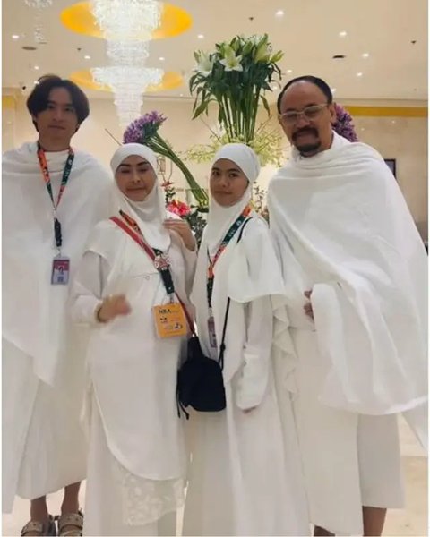 Artis jalani umrah di awal bulan Ramadhan 2025. (sumber: Instagram/isdadahlia/chafrederica/rey_mbayang)
