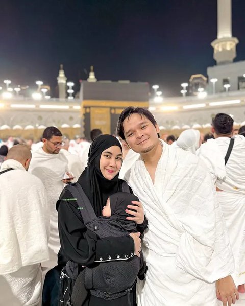 Artis jalani umrah di awal bulan Ramadhan 2025. (sumber: Instagram/isdadahlia/chafrederica/rey_mbayang)