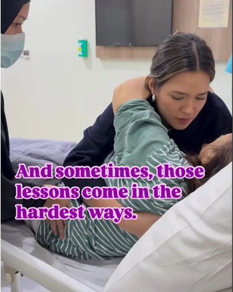 Potret Raisa dan sang akak menjaga ibunda yang sakit kanker paru stadium 4. (sumber: Instagram/rinaldinurpratama)
