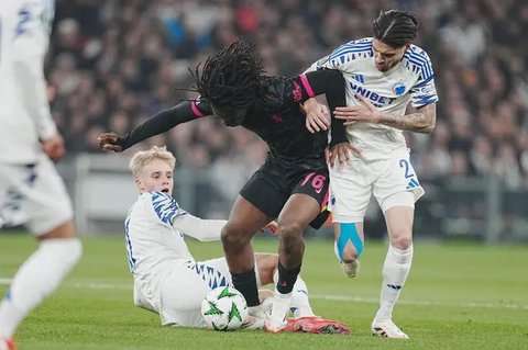 Kevin Diks ketika membela Copenhagen di UEFA Conference League. (Liselotte Sabroe / SCANPIX DENMARK / AFP)