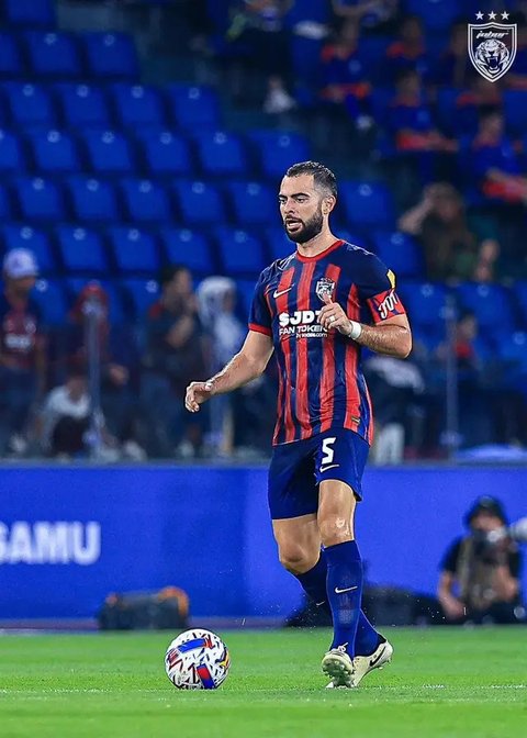 Lemparan ke dalam Pratama Arhan. (Bola.com/Dok.True Bangkok United).