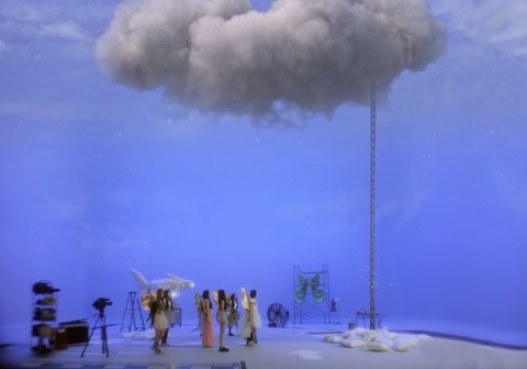 Hearts2Hearts Rilis MV Terbaru 'Butterflies' dengan Visual Memukau