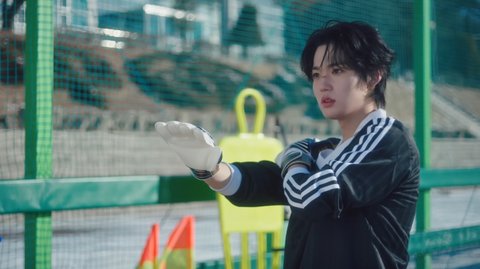 TREASURE Rilis MV 'Yellow' yang Fresh dan Berwarna dengan Nuansa Kampus