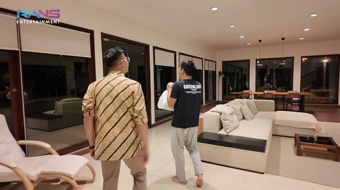 Minimalis dan Tak Ada Unsur Feminim, 7 Potret Rumah Mewah Ariel Noah Bak Terasa Kosong