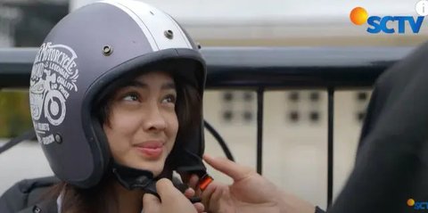 Cuplikan layar dalam sinetron Asmara Gen Z, Aqeela dan Mohan.