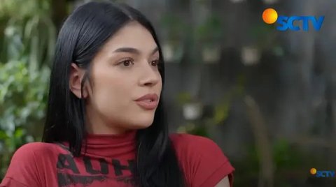 Cuplikan layar dalam sinetron Asmara Gen Z, Aqeela dan Mohan.