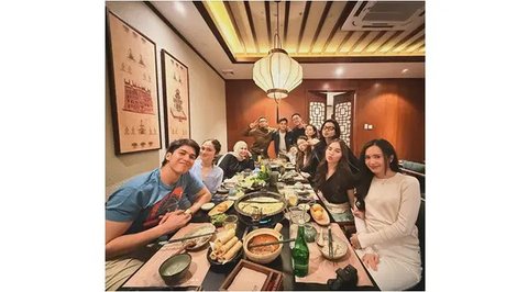 Potret sahur bareng pemain Mermaid in Love. (sumber: Instagram/kangferrymaryadi)