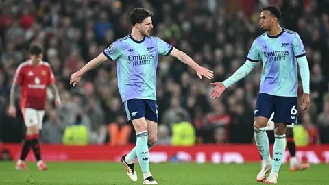 Hingga akhir pertandingan skor tidak berubah. Manchester United bermain imbang 1-1 melawan Arsenal. (Paul ELLIS/AFP)