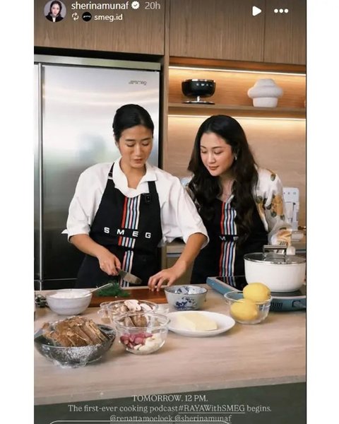 Keseruan Sherina Munaf dan Chef Renatta masak Turkish Eggs bareng. (sumber: Instagram/smeg.id)