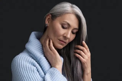Rambut beruban seringkali memberikan rasa gatal serta tidak nyaman. (Foto: Unsplash.com/Sherise Van Dyk)