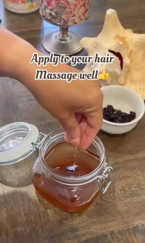 Rambut beruban seringkali memberikan rasa gatal serta tidak nyaman. (Foto: Unsplash.com/Sherise Van Dyk)