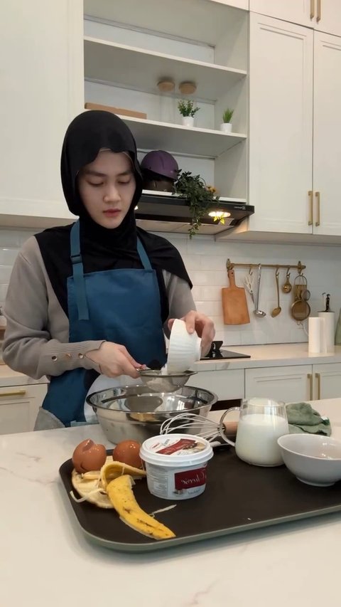 Henny Rahman Pilih Buat Kue Ulang Tahun Sendiri untuk Sang Putra, Haru Lihat Tumbuh Kembang Anak