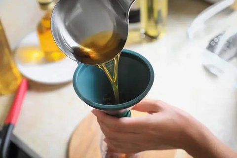 Minyak Goreng (Sumber: Freepik.com/Mateus Andre)