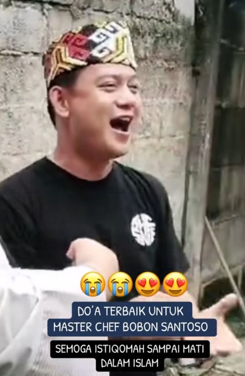 Detik-Detik Bobon Santoso Ucap Syahadat, Dibimbing Ustaz Derry, Disambut Haru