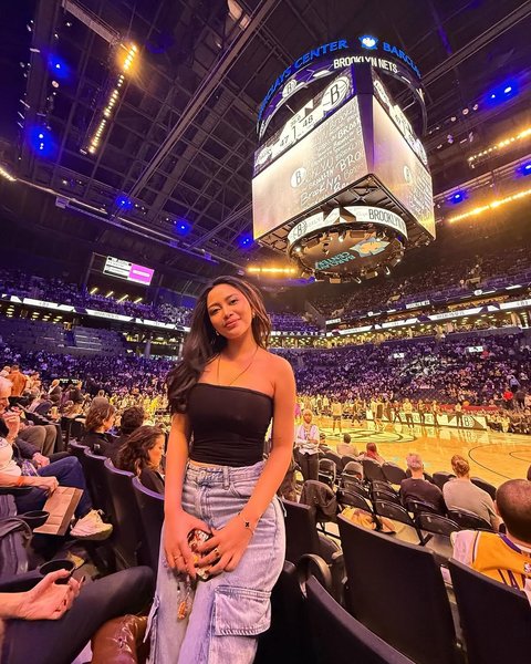 3 Potret Rachel Vennya Nonton Langsung Pertandingan NBA Brooklyn Nets vs LA Lakers