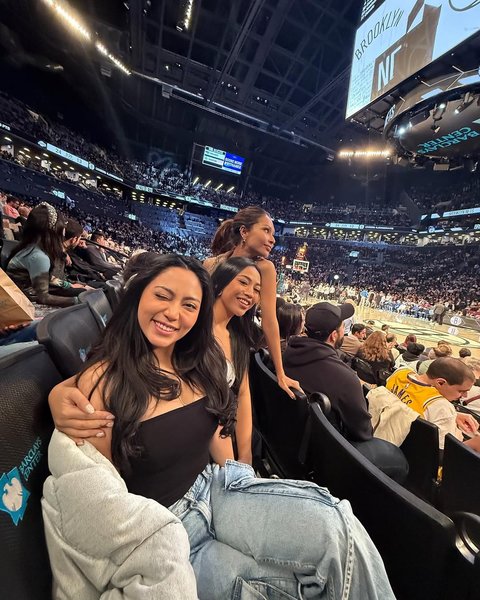 3 Potret Rachel Vennya Nonton Langsung Pertandingan NBA Brooklyn Nets vs LA Lakers