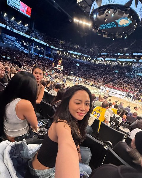 3 Potret Rachel Vennya Nonton Langsung Pertandingan NBA Brooklyn Nets vs LA Lakers