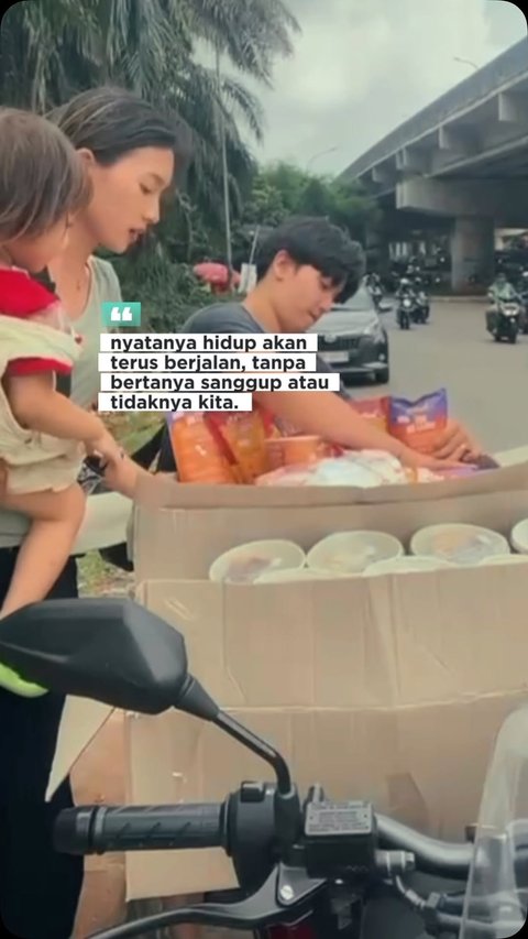 6 Potret Pesinetron Sidik Eduard yang Kini Jualan Makanan di Pinggir Jalan, Diangkut Pakai Motor