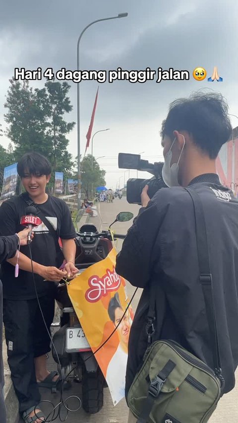 6 Potret Pesinetron Sidik Eduard yang Kini Jualan Makanan di Pinggir Jalan, Diangkut Pakai Motor