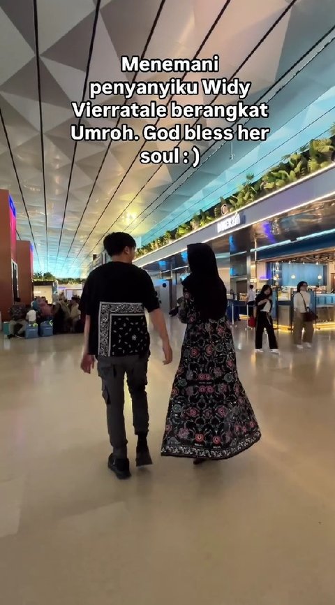 Momen Kevin Aprilio Ikut Antarkan Widy Vierratale dan Rombongan Berangkat Jalani Ibadah Umrah