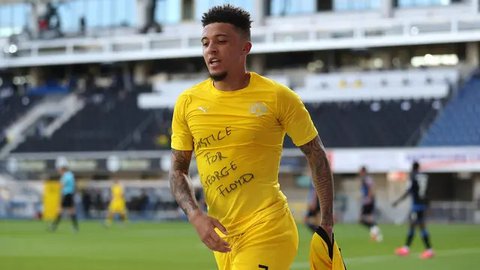 Pemain Manchester United, Jadon Sancho, saat melawan Nottingham Forest pada leg kedua babak semifinal Carabao Cup, Jumat (2/2/2023). Sancho tidak ambil bagian pada sesi training camp United d