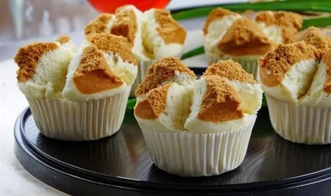 kue bolu kukus gula merah (credit: Cookpad/DC Food&amp;#039;s @cook_108504975)