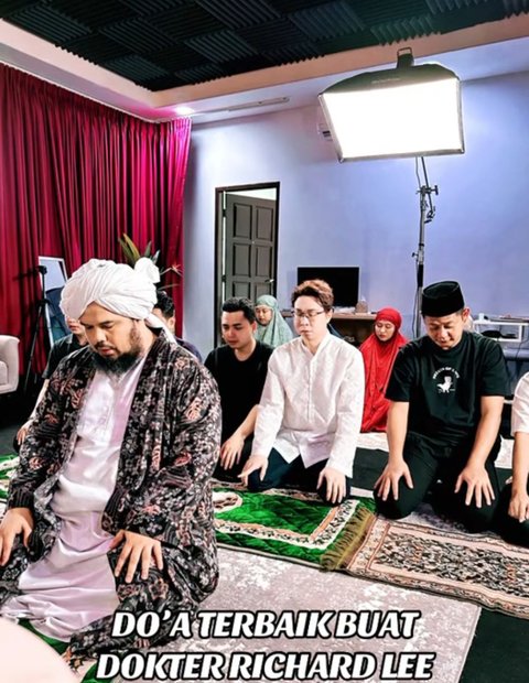 Deretan Artis yang Memilih Mualaf Dibimbing Ustaz Derry Sulaiman, Ini Perjalanannya