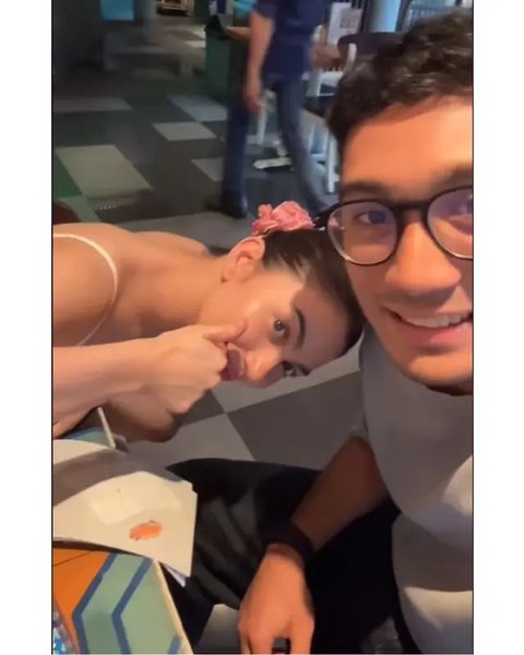 Ariel Tatum dan Daffa Wardhana ngabuburit date sambil main Lego. (sumber: TikTok/daffa.wardhana)