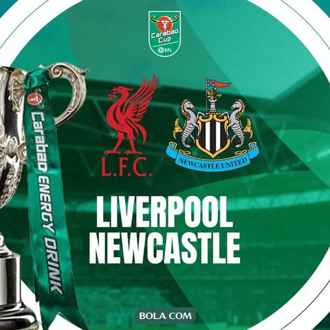 Bek Liverpool, Virgil van Dijk (kanan) berebut bola dengan gelandang Newcastle United Jacob Murphy saat pertandingan Liga Premier Inggris 2024/2025 di St James Park, Newcastle, Inggris pada R